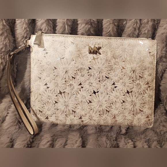 Mk Wristlet - Picture 2 of 4